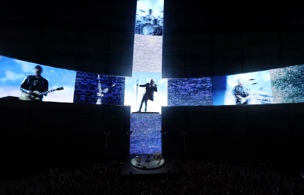 U2 rejuvenece en la era de las pantallas: así es la vida dentro de la nueva Esfera de Las Vegas